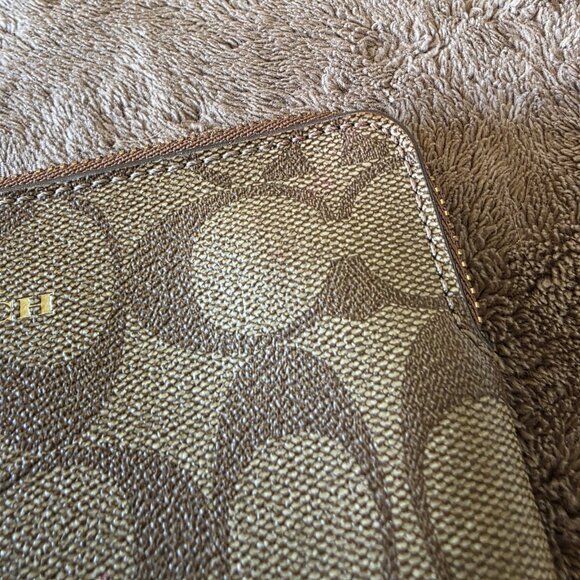 Signature Crossbody & Wristlet Set Brown Khaki Leather Trim - Picture 16 of 16